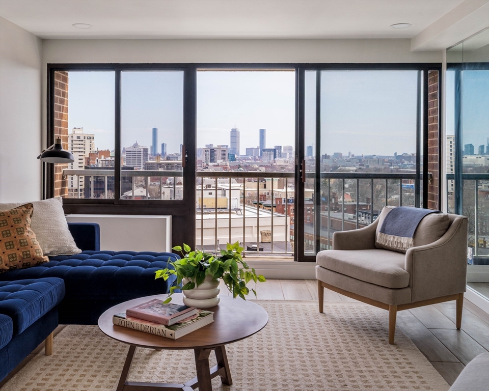 1105 Massachusetts Ave, Cambridge, Massachusetts, 3 Bedrooms Bedrooms, 6 Rooms Rooms,2 BathroomsBathrooms,Residential,For Sale,Massachusetts Ave,73491785