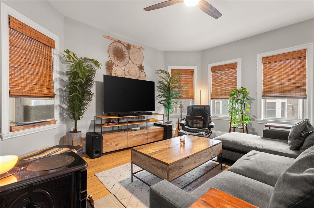 59 Gates, Boston, Massachusetts, 2 Bedrooms Bedrooms, 5 Rooms Rooms,1 BathroomBathrooms,Residential,For Sale,Gates,73491775