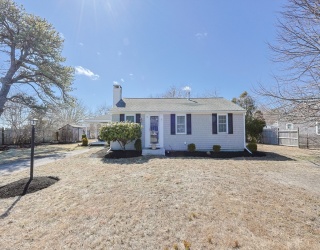 25 Niagara Ln, Yarmouth, Massachusetts, 3 Bedrooms Bedrooms, 7 Rooms Rooms,1 BathroomBathrooms,Residential,For Sale,Niagara Ln,73491786