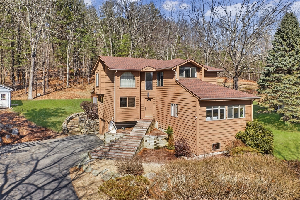 34 Grove St, Shrewsbury, Massachusetts, 3 Bedrooms Bedrooms, 7 Rooms Rooms,2.5 BathroomsBathrooms,Residential,For Sale,Grove St,73492016