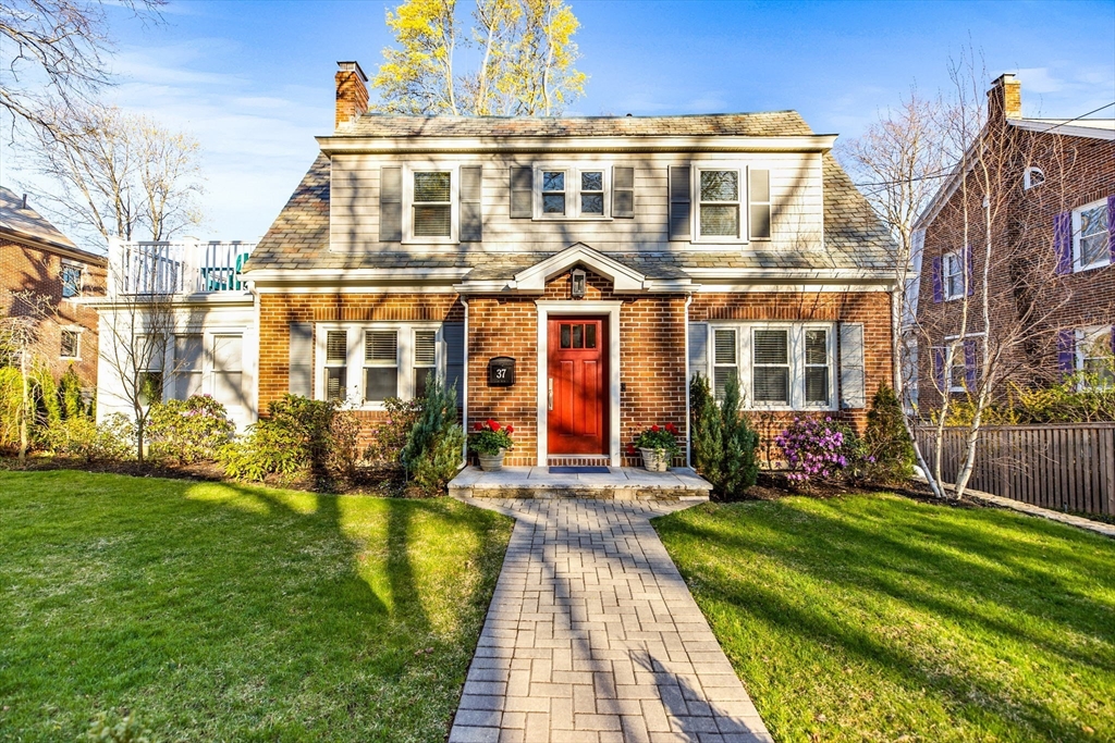 37 Commonwealth Park, Newton, Massachusetts, 3 Bedrooms Bedrooms, 8 Rooms Rooms,1.5 BathroomsBathrooms,Residential Lease,For Rent,Commonwealth Park,73491997