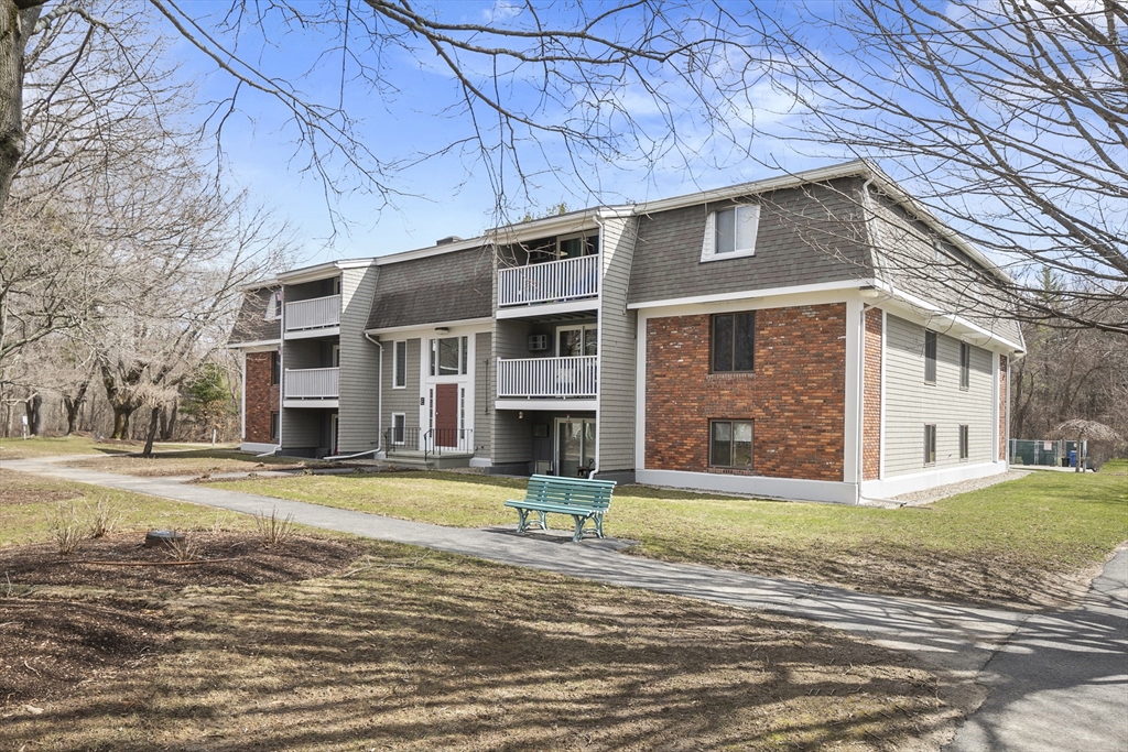 220 Bedford St, Bridgewater, Massachusetts, 2 Bedrooms Bedrooms, 5 Rooms Rooms,1 BathroomBathrooms,Residential,For Sale,Bedford St,73492033