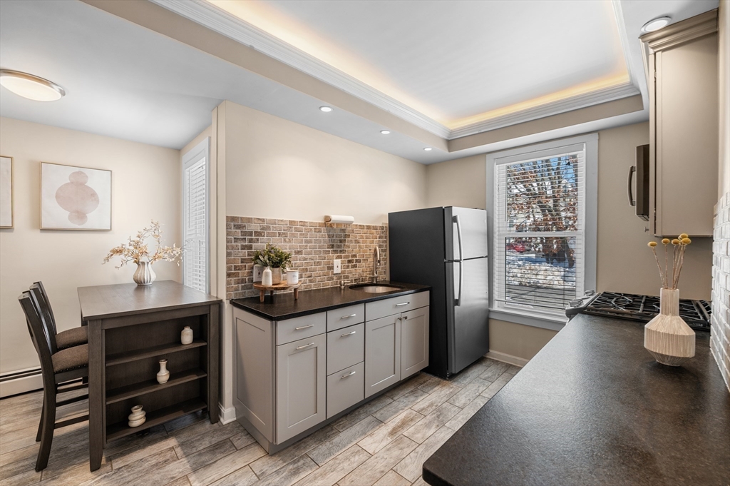 5-7 Vernon Street, Haverhill, Massachusetts, 2 Bedrooms Bedrooms, 5 Rooms Rooms,1 BathroomBathrooms,Residential,For Sale,Vernon Street,73474479