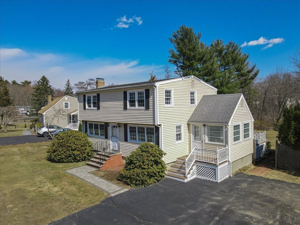 9 Winter St, Burlington, Massachusetts, 4 Bedrooms Bedrooms, 6 Rooms Rooms,1.5 BathroomsBathrooms,Residential,For Sale,Winter St,73492054