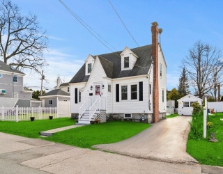 4 Fern Street, Chelmsford, Massachusetts, 3 Bedrooms Bedrooms, 6 Rooms Rooms,1 BathroomBathrooms,Residential,For Sale,Fern Street,73490997