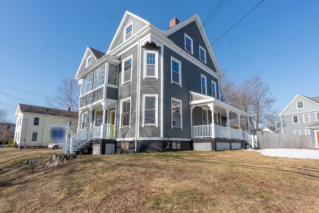 21 Congress St, Amesbury, Massachusetts, 5 Bedrooms Bedrooms, 12 Rooms Rooms,2.5 BathroomsBathrooms,Residential Income,For Sale,Congress St,73492081