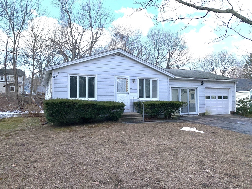 13 Greenhurst Ave, Fitchburg, Massachusetts, 3 Bedrooms Bedrooms, 6 Rooms Rooms,1 BathroomBathrooms,Residential,For Sale,Greenhurst Ave,73492080