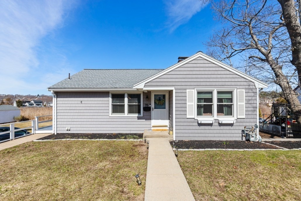 70 Bass Avenue, Gloucester, Massachusetts, 2 Bedrooms Bedrooms, 4 Rooms Rooms,1 BathroomBathrooms,Residential,For Sale,Bass Avenue,73492223