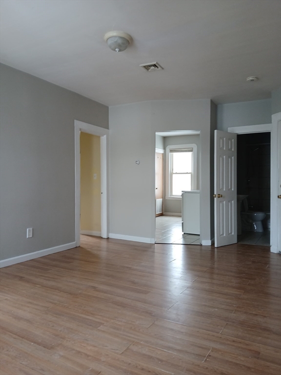455 Belleville Ave, New Bedford, Massachusetts, 2 Bedrooms Bedrooms, 5 Rooms Rooms,1 BathroomBathrooms,Residential Lease,For Rent,Belleville Ave,73475714