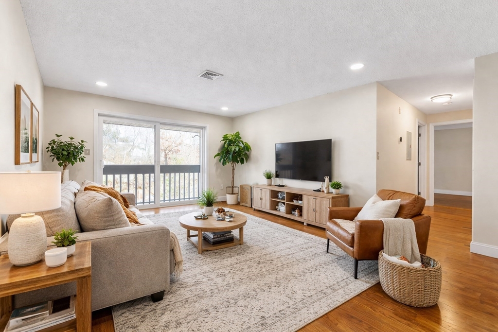 15 Bower Rd, Quincy, Massachusetts, 2 Bedrooms Bedrooms, 4 Rooms Rooms,2 BathroomsBathrooms,Residential Lease,For Rent,Bower Rd,73492240