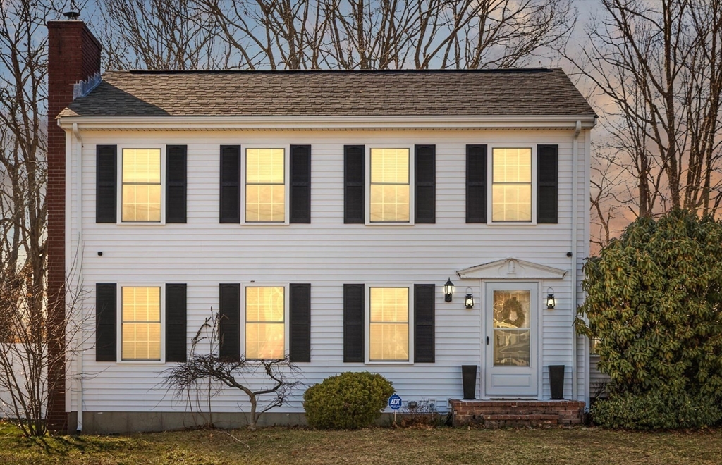 915 Almy Road, Somerset, Massachusetts, 3 Bedrooms Bedrooms, 7 Rooms Rooms,1.5 BathroomsBathrooms,Residential,For Sale,Almy Road,73492173