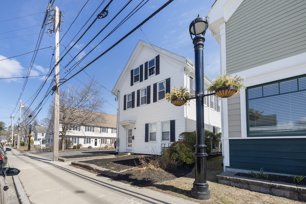 23 Main Street, Topsfield, Massachusetts, 2 Bedrooms Bedrooms, 5 Rooms Rooms,1 BathroomBathrooms,Residential,For Sale,Main Street,73492250