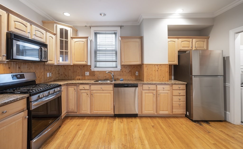868 E 2nd St, Boston, Massachusetts, 4 Bedrooms Bedrooms, 7 Rooms Rooms,2 BathroomsBathrooms,Residential Lease,For Rent,E 2nd St,73492264