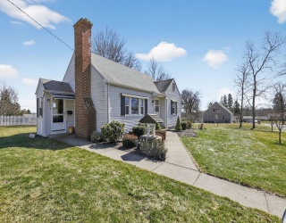 74 Granville St, Holyoke, Massachusetts, 3 Bedrooms Bedrooms, 6 Rooms Rooms,1 BathroomBathrooms,Residential,For Sale,Granville St,73492271