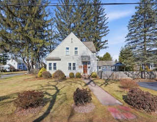 20 Dunnell Rd, Greenfield, Massachusetts, 2 Bedrooms Bedrooms, 6 Rooms Rooms,1.5 BathroomsBathrooms,Residential,For Sale,Dunnell Rd,73492295