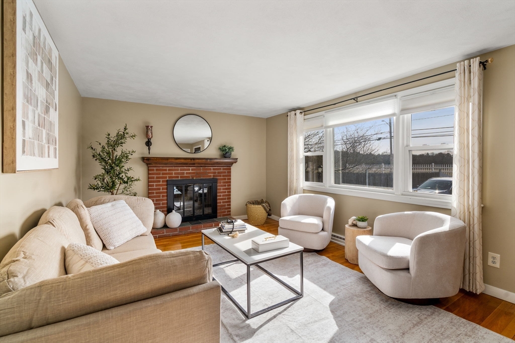 483 S Main St, Sharon, Massachusetts, 3 Bedrooms Bedrooms, 8 Rooms Rooms,1.5 BathroomsBathrooms,Residential,For Sale,S Main St,73492279