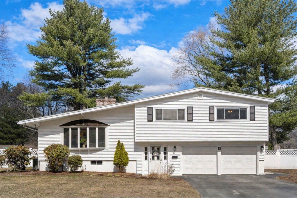 13 Berkeley Road, Framingham, Massachusetts, 3 Bedrooms Bedrooms, 7 Rooms Rooms,2.5 BathroomsBathrooms,Residential,For Sale,Berkeley Road,73492102