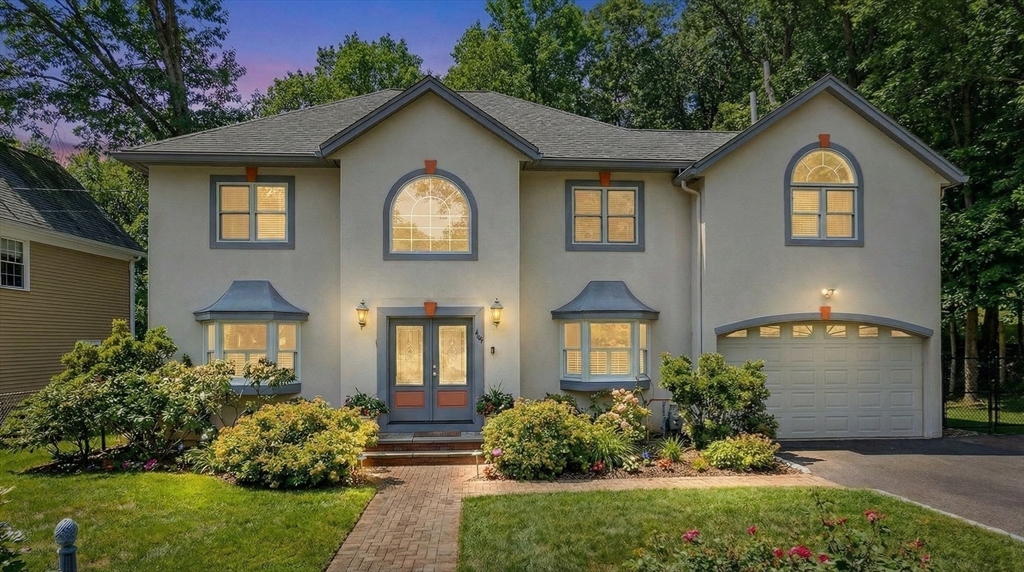 447 Waban Avenue, Newton, Massachusetts, 4 Bedrooms Bedrooms, 9 Rooms Rooms,3 BathroomsBathrooms,Residential,For Sale,Waban Avenue,73492133