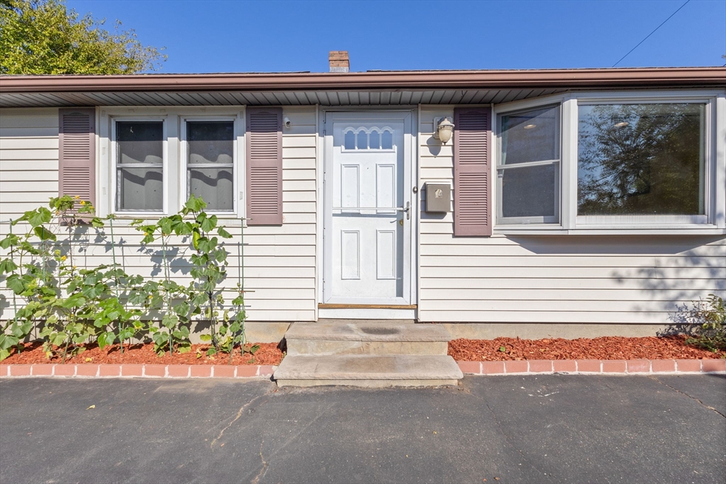 14 Vining St, Malden, Massachusetts, 3 Bedrooms Bedrooms, 6 Rooms Rooms,1 BathroomBathrooms,Residential,For Sale,Vining St,73492202