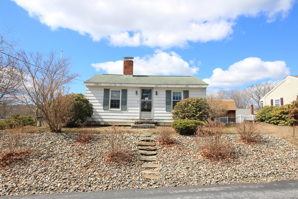 40 Marshall Rd, Fitchburg, Massachusetts, 1 Bedroom Bedrooms, 4 Rooms Rooms,1 BathroomBathrooms,Residential,For Sale,Marshall Rd,73492097