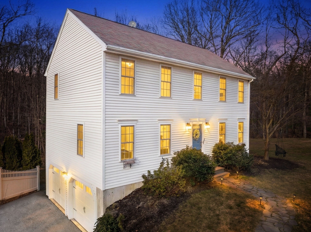 32 Linden Street, Douglas, Massachusetts, 3 Bedrooms Bedrooms, 6 Rooms Rooms,2 BathroomsBathrooms,Residential,For Sale,Linden Street,73492073