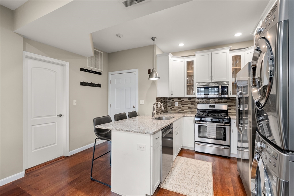 81 Broadway, Chelsea, Massachusetts, 2 Bedrooms Bedrooms, 4 Rooms Rooms,1 BathroomBathrooms,Residential,For Sale,Broadway,73492114