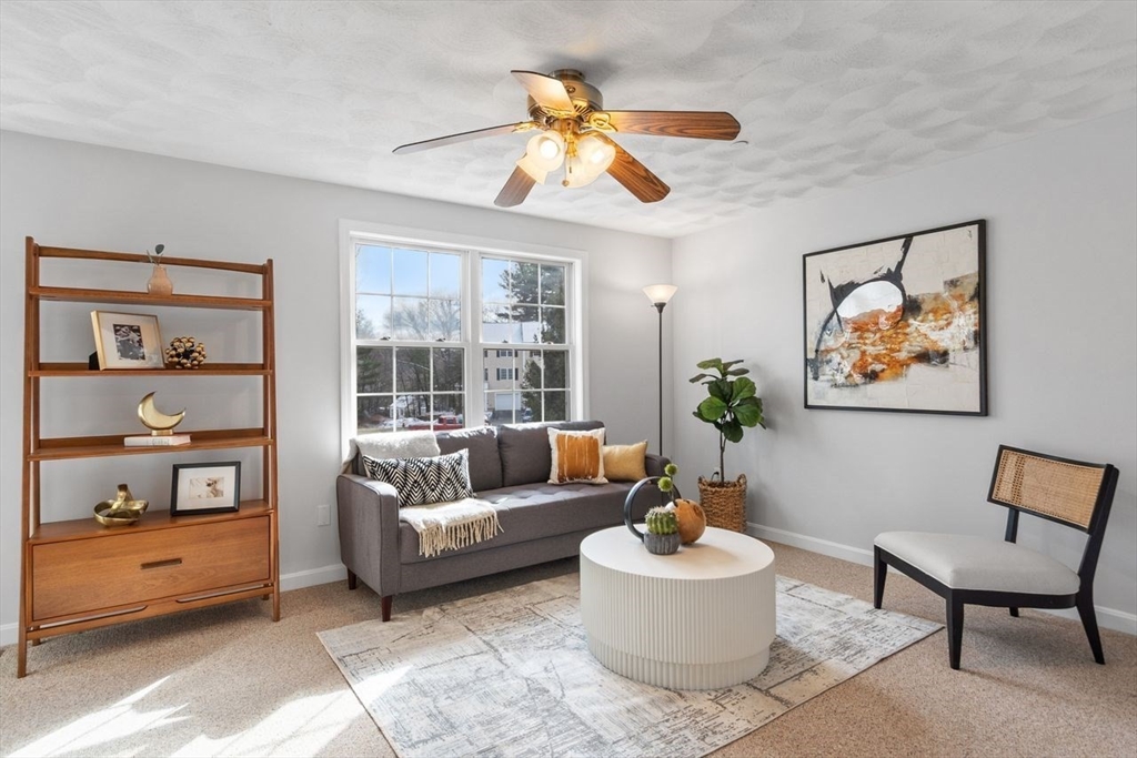 81 Salem Rd, Billerica, Massachusetts, 2 Bedrooms Bedrooms, 6 Rooms Rooms,1.5 BathroomsBathrooms,Residential,For Sale,Salem Rd,73492129