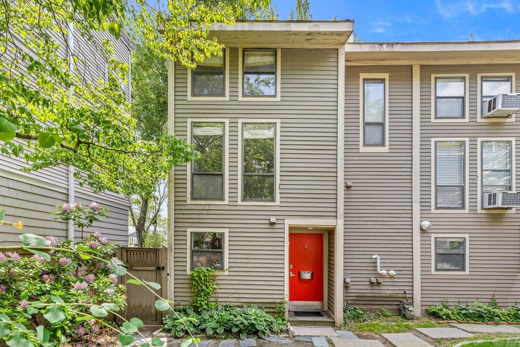 18 Bay Street, Cambridge, Massachusetts, 3 Bedrooms Bedrooms, 6 Rooms Rooms,2 BathroomsBathrooms,Residential Lease,For Rent,Bay Street,73492127