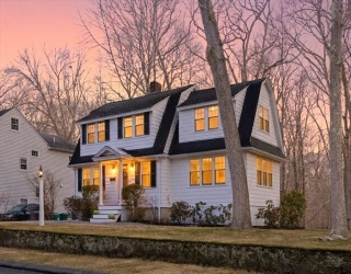 90 Willow St, Westwood, Massachusetts, 4 Bedrooms Bedrooms, 10 Rooms Rooms,2.5 BathroomsBathrooms,Residential,For Sale,Willow St,73492143