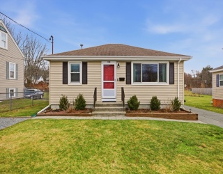 960 Lees River, Somerset, Massachusetts, 2 Bedrooms Bedrooms, 5 Rooms Rooms,1 BathroomBathrooms,Residential,For Sale,Lees River,73492154