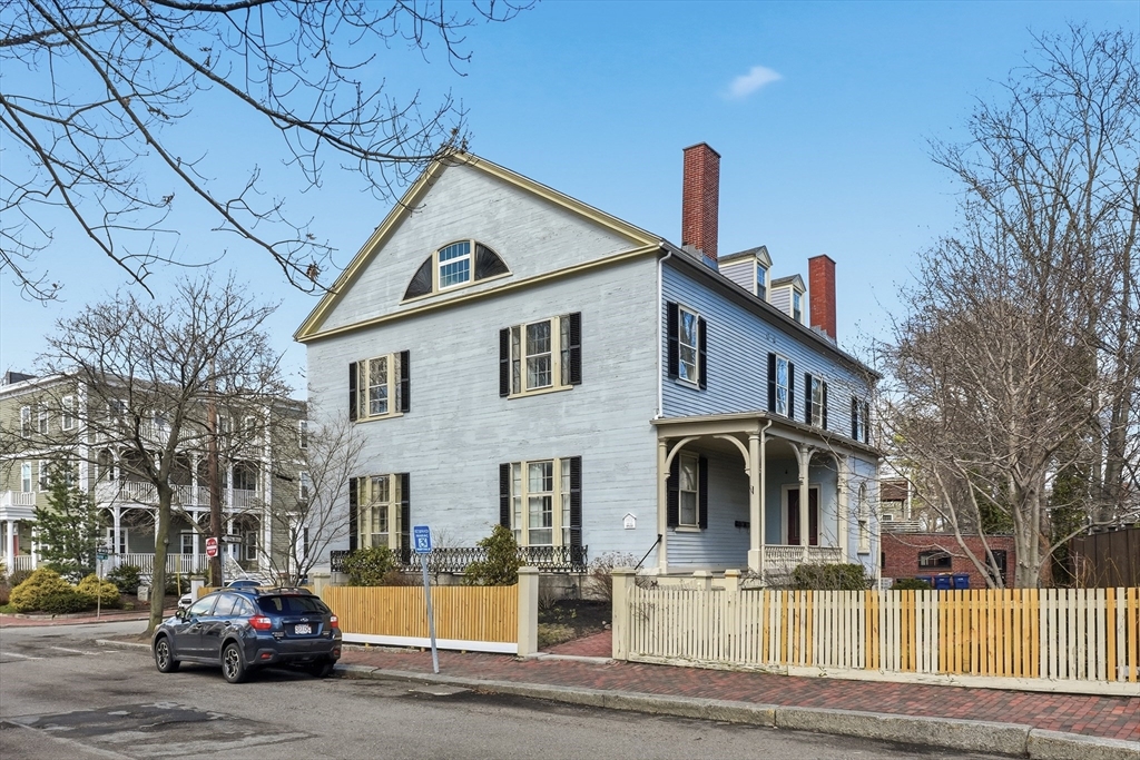 96 Washington Sq East, Salem, Massachusetts, 2 Bedrooms Bedrooms, 5 Rooms Rooms,2 BathroomsBathrooms,Residential,For Sale,Washington Sq East,73492056