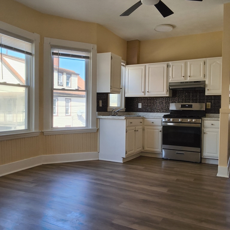 98 County St, Fall River, Massachusetts, 2 Bedrooms Bedrooms, 5 Rooms Rooms,1 BathroomBathrooms,Residential Lease,For Rent,County St,73492189