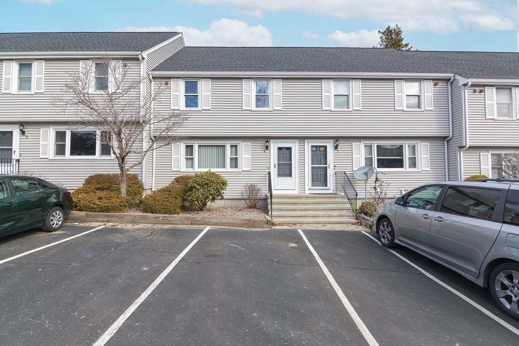 80 Broadway, North Attleboro, Massachusetts, 2 Bedrooms Bedrooms, 4 Rooms Rooms,1.5 BathroomsBathrooms,Residential Lease,For Rent,Broadway,73492191