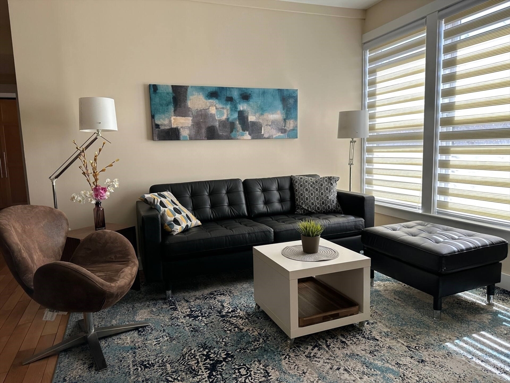 277 Broadway, Cambridge, Massachusetts, 3 Bedrooms Bedrooms, 5 Rooms Rooms,2 BathroomsBathrooms,Residential Lease,For Rent,Broadway,73492203