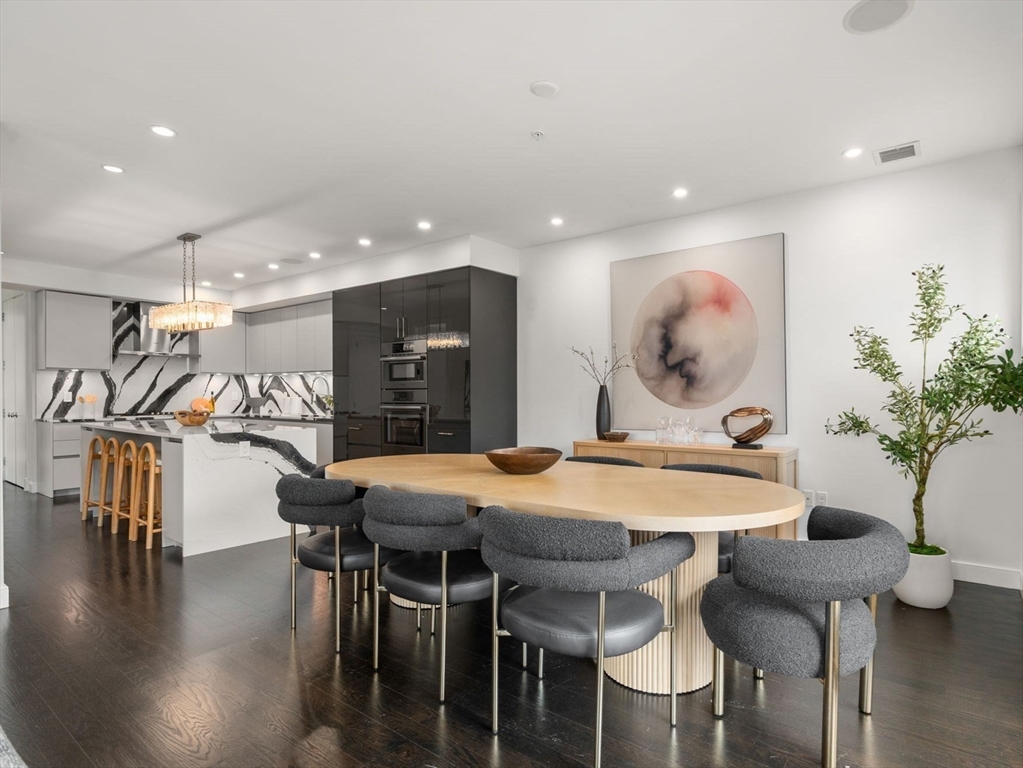 288 C Street, Boston, Massachusetts, 2 Bedrooms Bedrooms, 5 Rooms Rooms,2 BathroomsBathrooms,Residential,For Sale,C Street,73492323