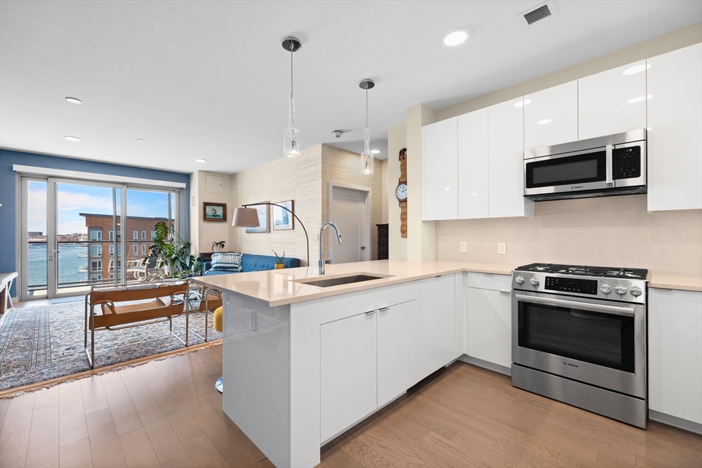 45 Lewis Street, Boston, Massachusetts, 2 Bedrooms Bedrooms, 4 Rooms Rooms,2 BathroomsBathrooms,Residential,For Sale,Lewis Street,73492126