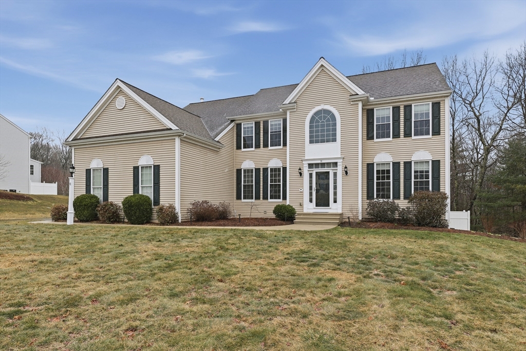 11 Howarth Drive, Upton, Massachusetts, 4 Bedrooms Bedrooms, 11 Rooms Rooms,3.5 BathroomsBathrooms,Residential,For Sale,Howarth Drive,73492335