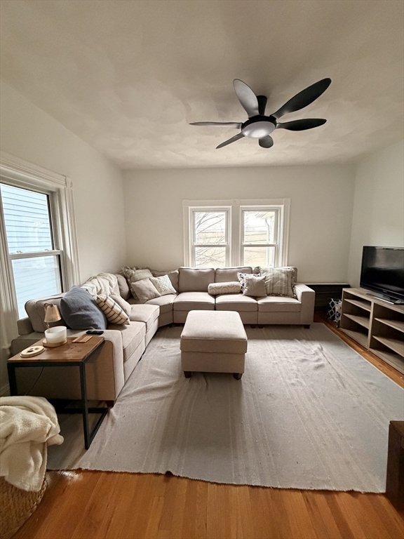 175 Everett, Boston, Massachusetts, 4 Bedrooms Bedrooms, 8 Rooms Rooms,2 BathroomsBathrooms,Residential Lease,For Rent,Everett,73492352