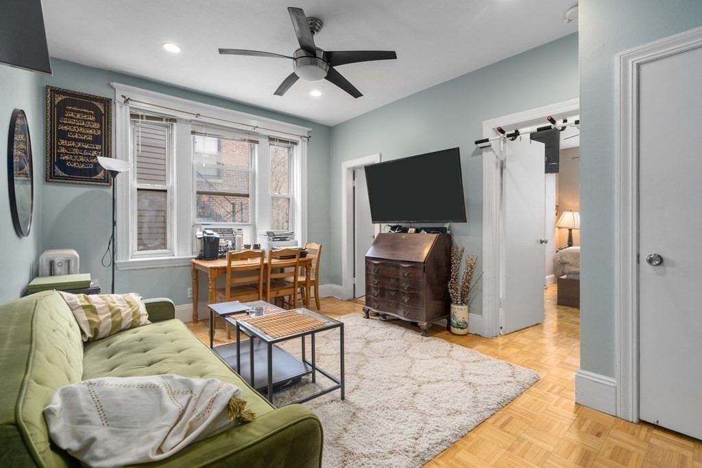 56 Park Vale Ave, Boston, Massachusetts, 1 Bedroom Bedrooms, 3 Rooms Rooms,1 BathroomBathrooms,Residential Lease,For Rent,Park Vale Ave,73492343