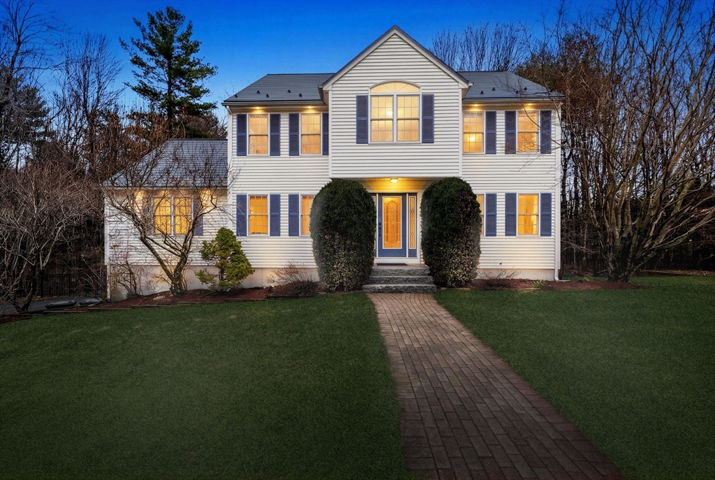 25 Stanphyl Rd, Uxbridge, Massachusetts, 4 Bedrooms Bedrooms, 9 Rooms Rooms,2.5 BathroomsBathrooms,Residential,For Sale,Stanphyl Rd,73492341