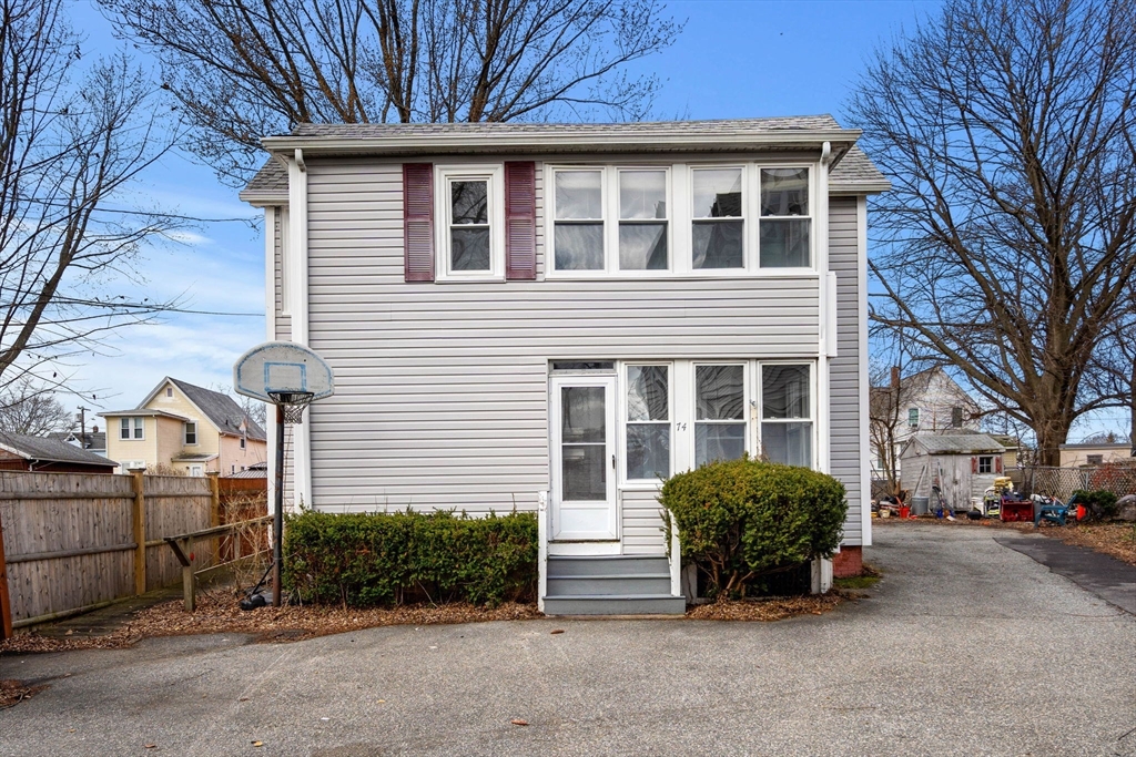 74 Myrtle St, Lynn, Massachusetts, 4 Bedrooms Bedrooms, 8 Rooms Rooms,2 BathroomsBathrooms,Residential Income,For Sale,Myrtle St,73492307
