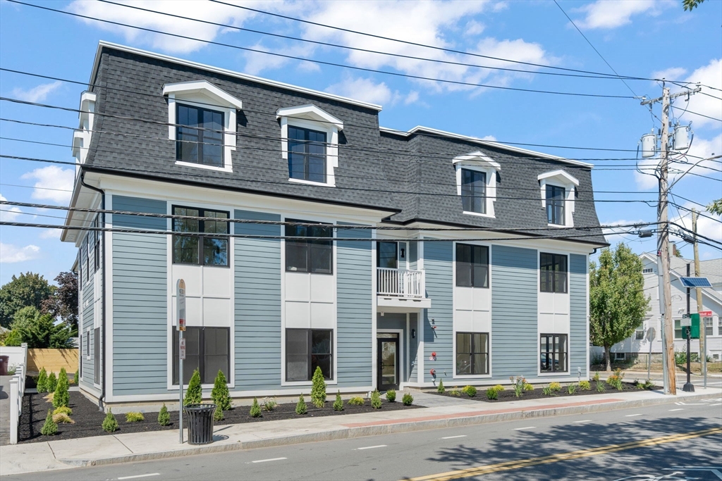 260 Elm St, Everett, Massachusetts, 19 Bedrooms Bedrooms, 36 Rooms Rooms,18 BathroomsBathrooms,Residential Income,For Sale,Elm St,73492363