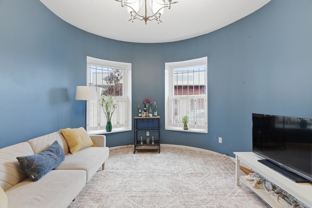 881 Harrison Ave, Boston, Massachusetts, 2 Bedrooms Bedrooms, 4 Rooms Rooms,1 BathroomBathrooms,Residential,For Sale,Harrison Ave,73492364