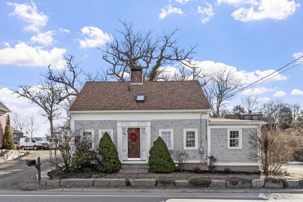 39 Eastern Ave, Essex, Massachusetts, 4 Bedrooms Bedrooms, 7 Rooms Rooms,2 BathroomsBathrooms,Residential,For Sale,Eastern Ave,73492365