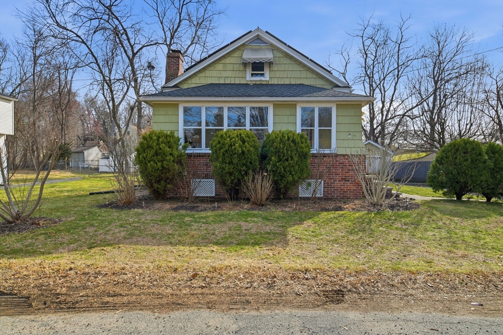 19 Orpheum Ave, East Longmeadow, Massachusetts, 3 Bedrooms Bedrooms, 5 Rooms Rooms,2 BathroomsBathrooms,Residential,For Sale,Orpheum Ave,73492362