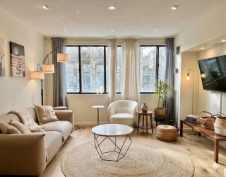 1731 Beacon St, Brookline, Massachusetts, 3 Bedrooms Bedrooms, 5 Rooms Rooms,2 BathroomsBathrooms,Residential,For Sale,Beacon St,73492095