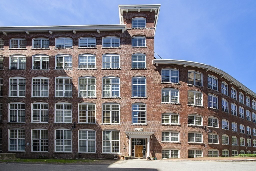 200 Market, Lowell, Massachusetts, 1 Bedroom Bedrooms, 3 Rooms Rooms,1 BathroomBathrooms,Residential,For Sale,Market,73474565