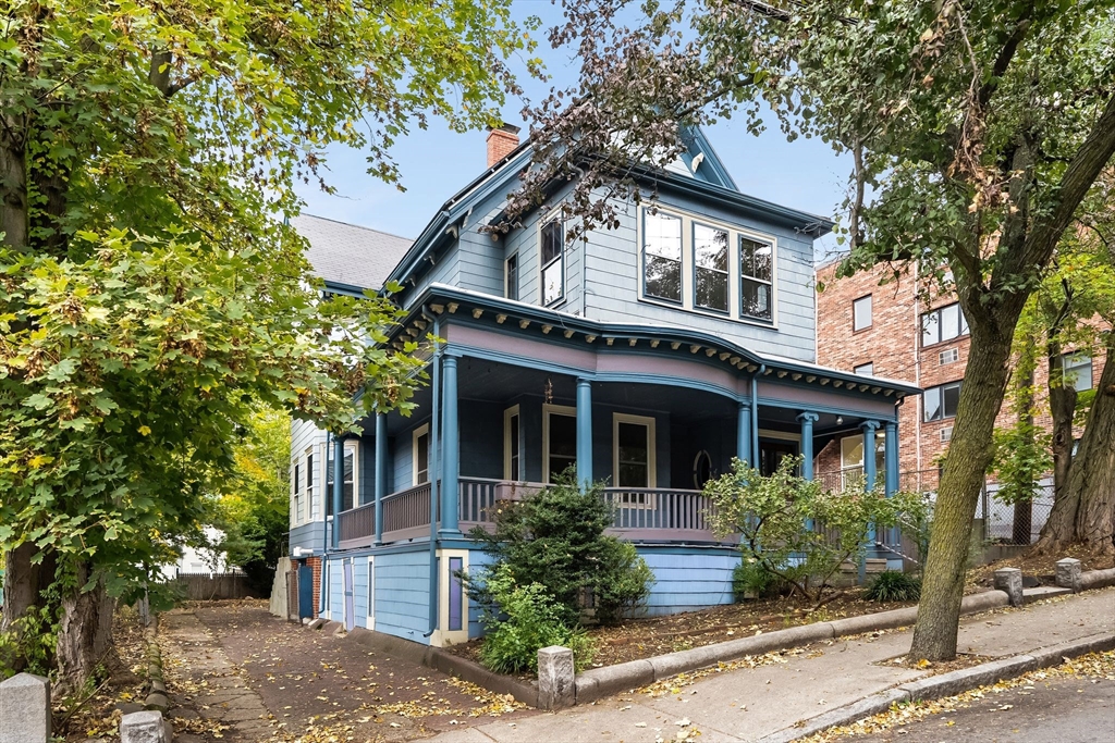 30 Walnut St, Somerville, Massachusetts, 7 Bedrooms Bedrooms, 12 Rooms Rooms,2 BathroomsBathrooms,Residential,For Sale,Walnut St,73446603