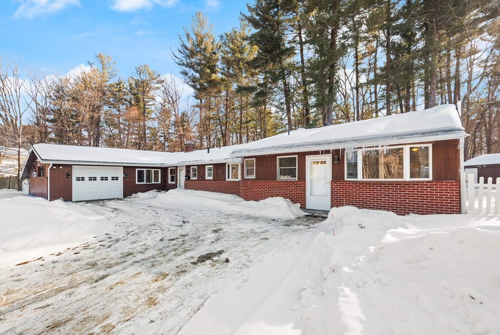 24 Algonquin Rd, Chelmsford, Massachusetts, 5 Bedrooms Bedrooms, 10 Rooms Rooms,2 BathroomsBathrooms,Residential,For Sale,Algonquin Rd,73474945