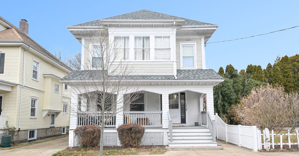 265 Maple St, New Bedford, Massachusetts, 4 Bedrooms Bedrooms, 9 Rooms Rooms,2 BathroomsBathrooms,Residential,For Sale,Maple St,73465145